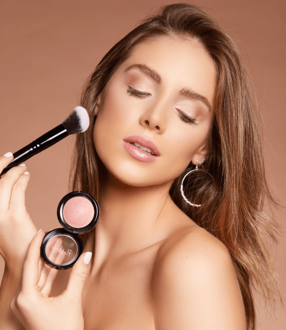 Piercing Eyes and Pinker Lips Makeup Kit