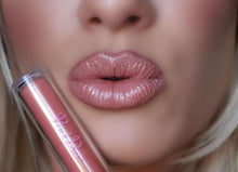 Load image into Gallery viewer, Queen Plumping Gloss